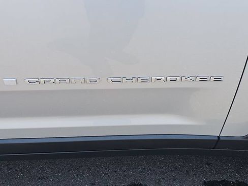 Used 2024 Jeep Grand Cherokee Limited AWD/4WD image 34