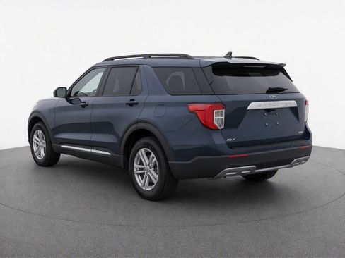Used 2024 Ford Explorer XLT w/ Equipment Group 202A AWD/4WD image 4