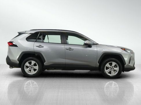 Used 2021 Toyota RAV4 LE image 6