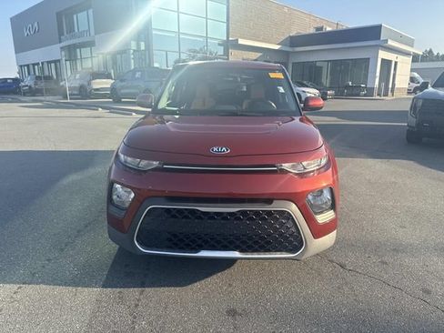 Used 2021 Kia Soul LX FWD image 2