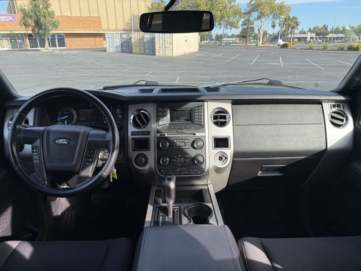 Used 2017 Ford Expedition XLT AWD/4WD image 14