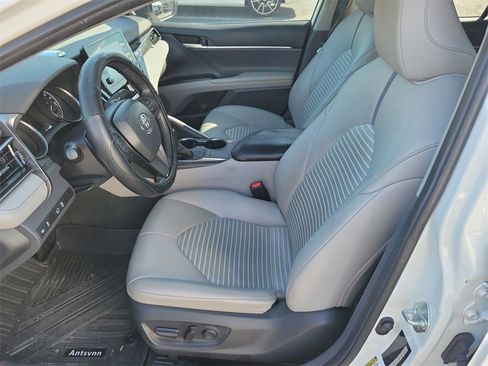 Used 2023 Toyota Camry SE image 12