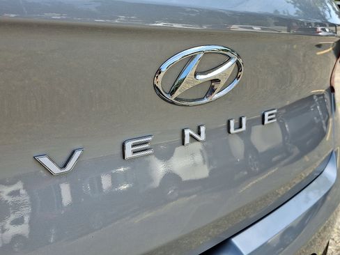 Used 2020 Hyundai Venue SEL image 31