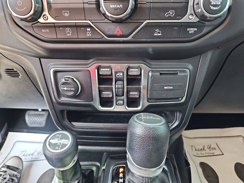 Used 2022 Jeep Gladiator Sport image 32