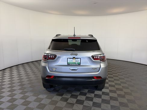 Used 2023 Jeep Compass Latitude AWD/4WD image 9