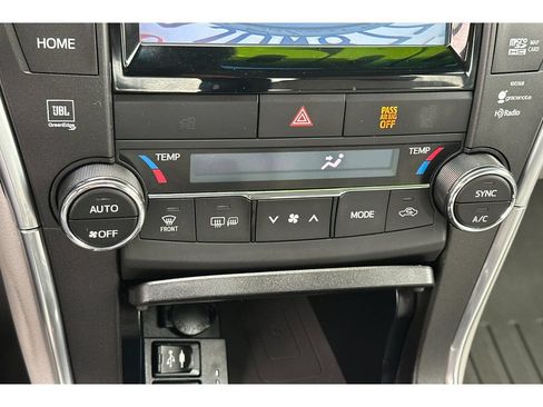 Used 2015 Toyota Camry XLE w/ Advanced Technology Package FWD image 23