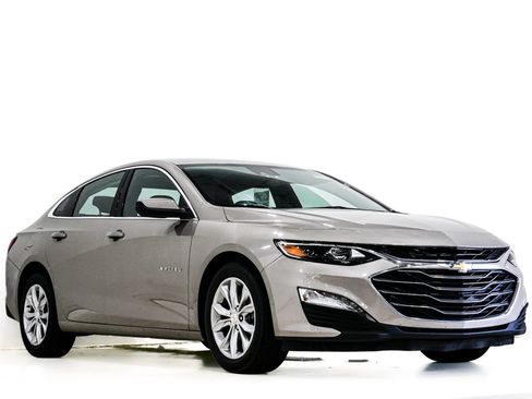 Used 2025 Chevrolet Malibu LT FWD image 1