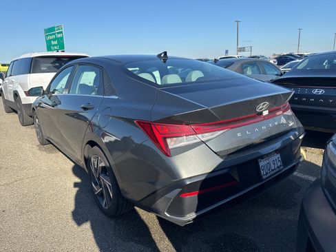 Certified 2025 Hyundai Elantra Limited image 3