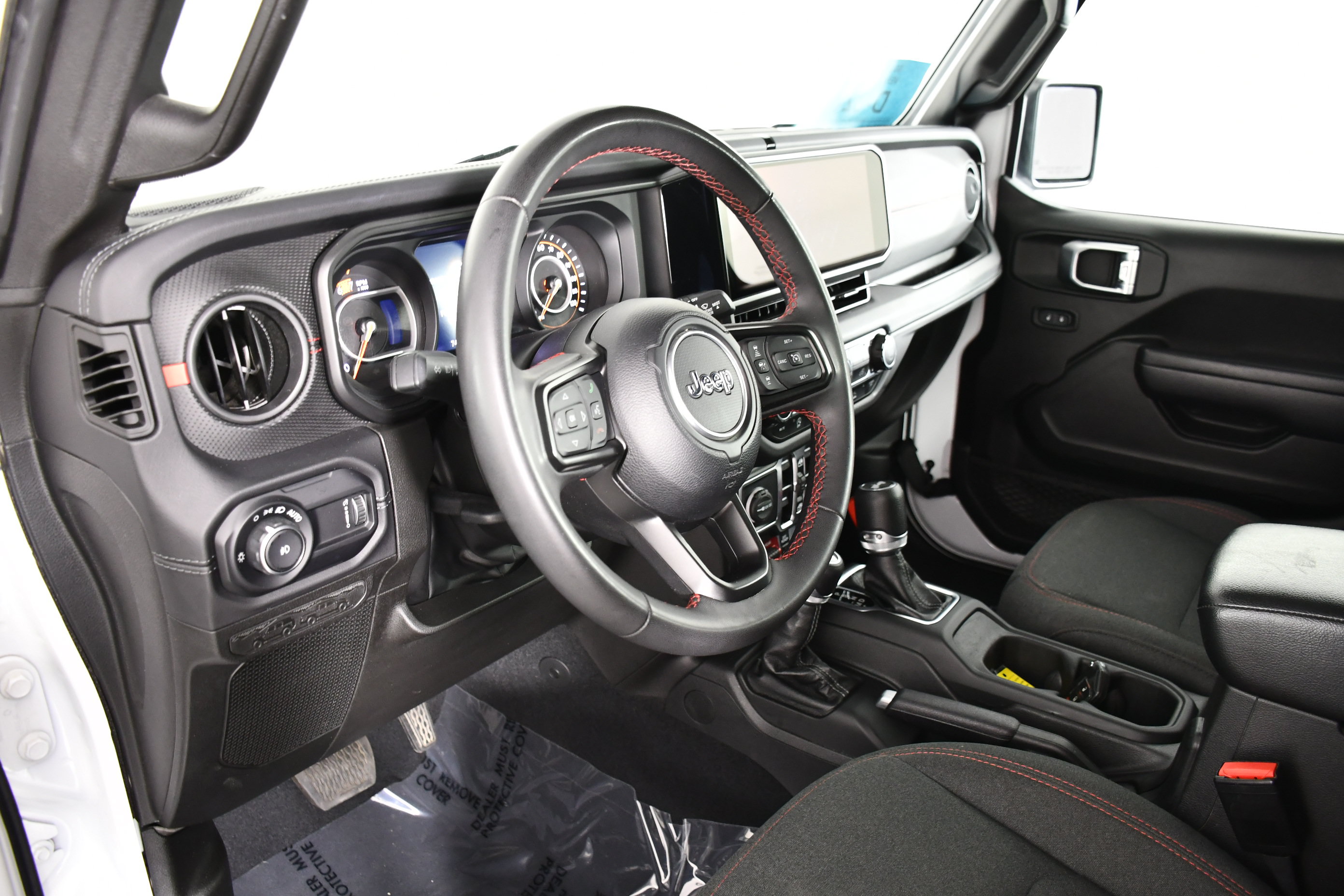 Used 2024 Jeep Wrangler Unlimited Rubicon AWD/4WD image 34
