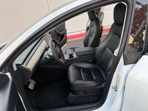 Used 2022 Tesla Model Y Performance image 12