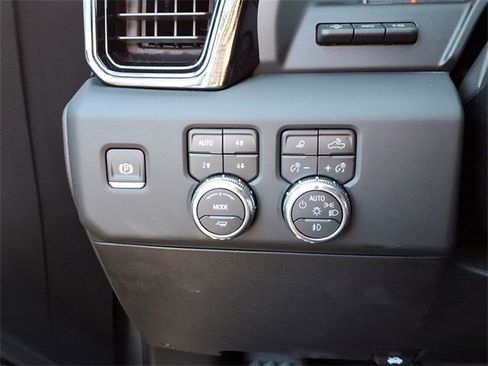 New 2026 GMC Sierra 1500 AT4 w/ Technology Package image 18