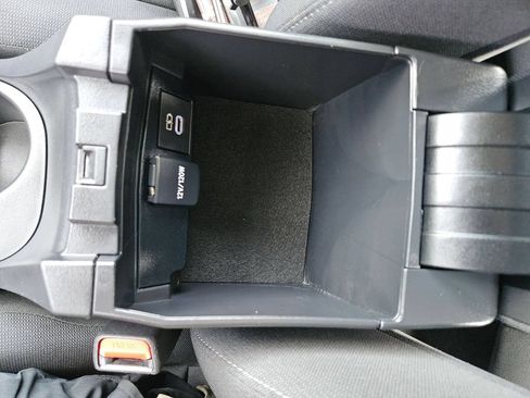 Used 2025 Toyota Corolla LE FWD image 30