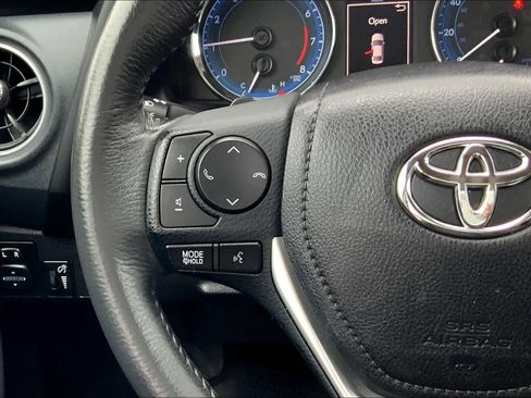 Used 2018 Toyota Corolla SE image 23