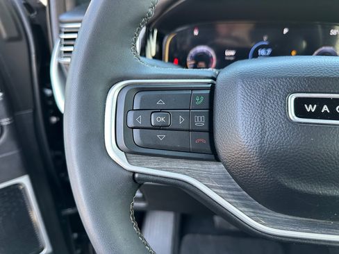 Used 2022 Jeep Wagoneer Series III w/ Premium Group I image 25