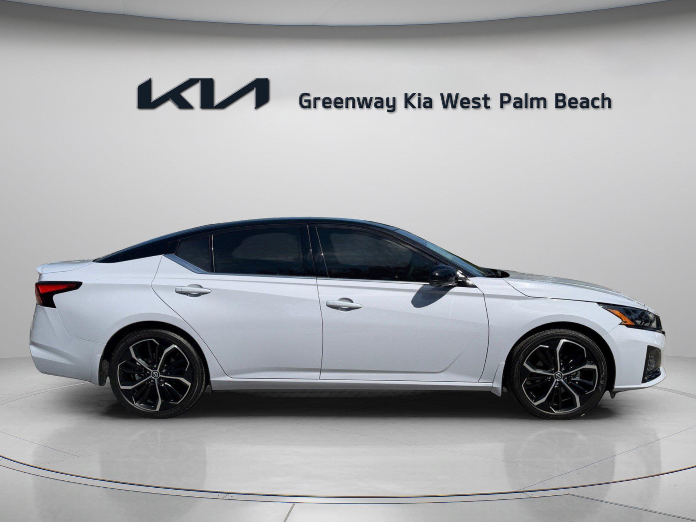 Used 2026 Nissan Altima 2.5 SR w/ SR Premium Package FWD image 8