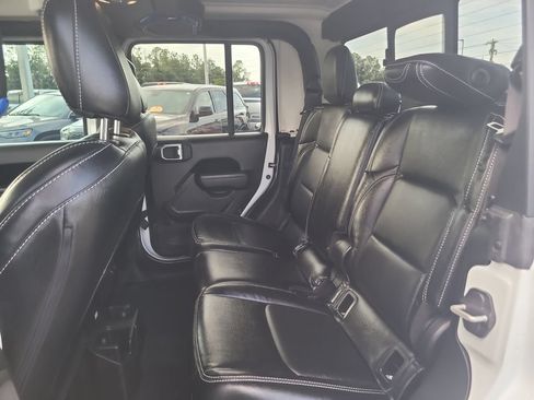 Used 2023 Jeep Gladiator Sport AWD/4WD image 12