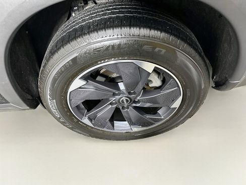 Used 2025 Nissan Rogue SV FWD image 11