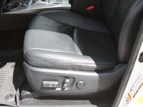 Used 2016 Toyota 4Runner Limited AWD/4WD image 25