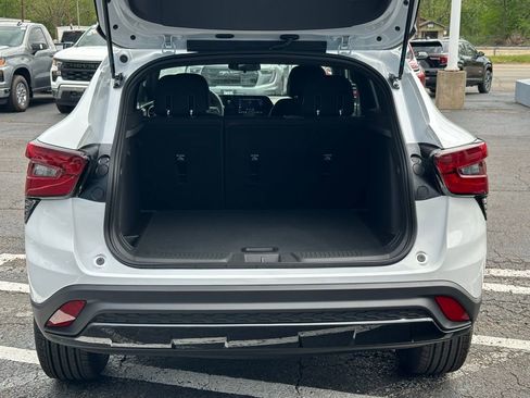 New 2026 Chevrolet Trax RS w/ Sunroof Package image 8