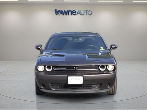 Used 2019 Dodge Challenger SXT RWD image 7