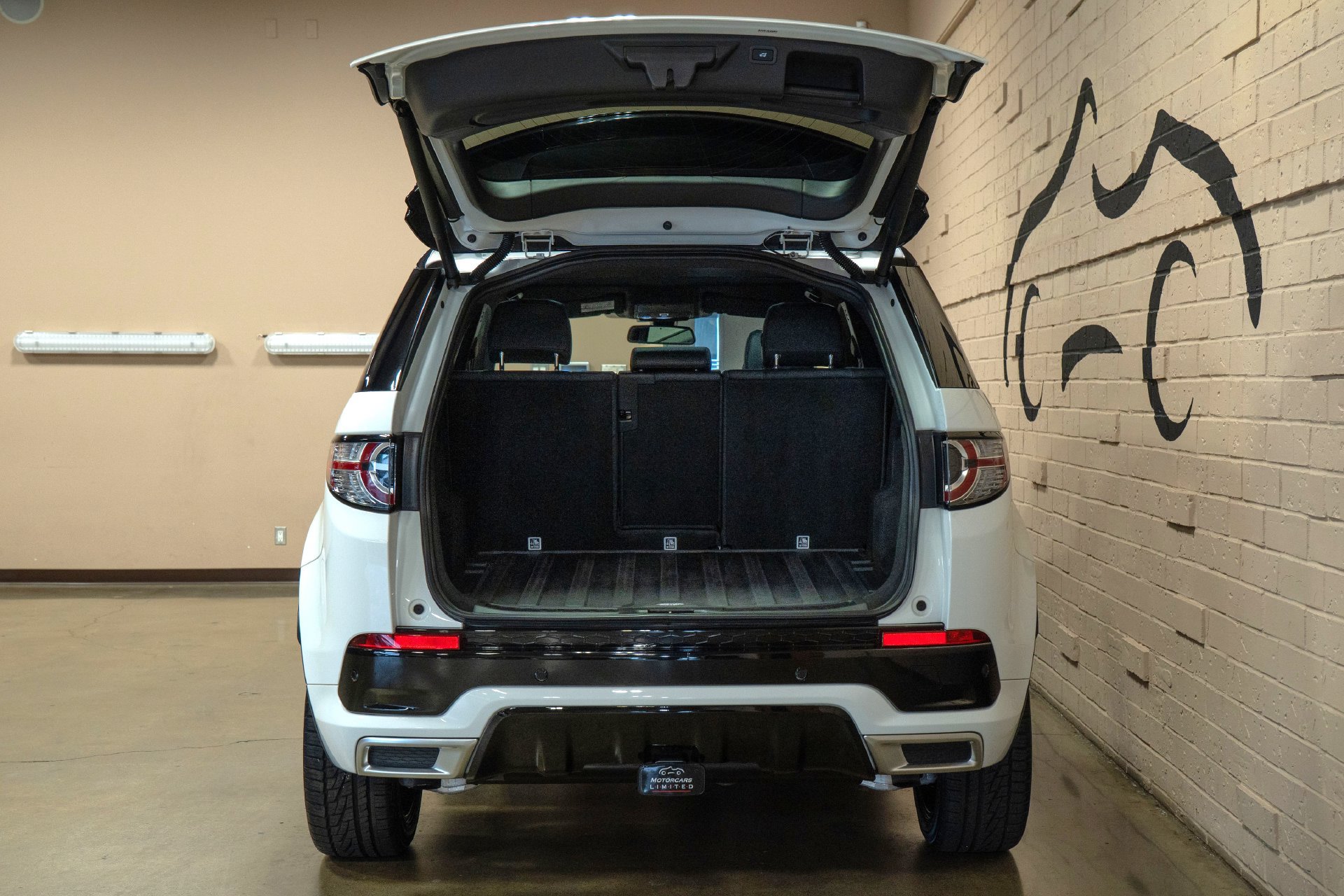 Used 2019 Land Rover Discovery Sport HSE Luxury AWD/4WD image 18