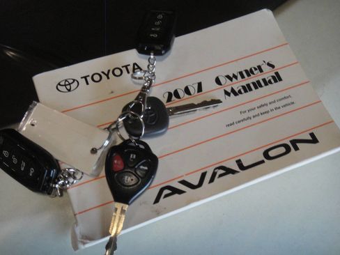 Used 2010 Toyota Avalon XL image 21