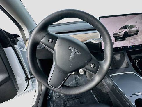Used 2022 Tesla Model Y Performance AWD/4WD image 10