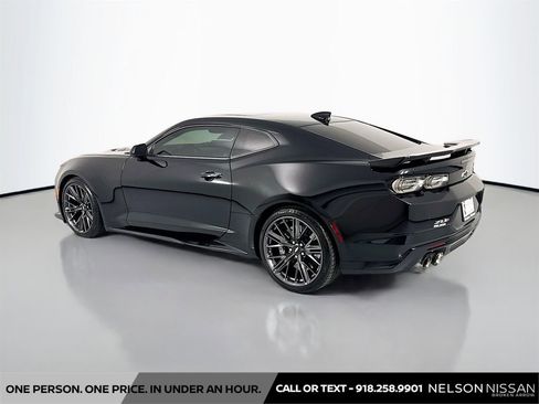 Used 2019 Chevrolet Camaro ZL1 RWD image 7