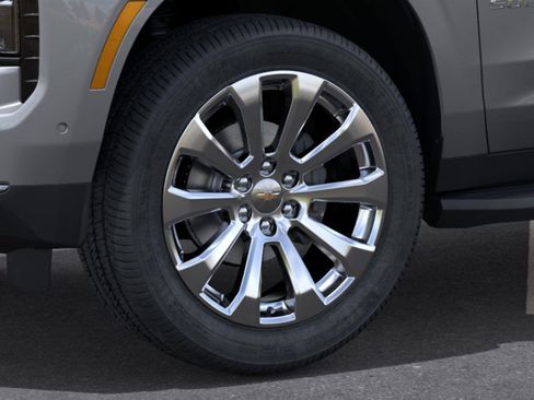 New 2025 Chevrolet Suburban Premier image 9