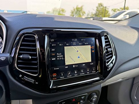 Used 2018 Jeep Compass Limited w/ Navigation Group AWD/4WD image 16