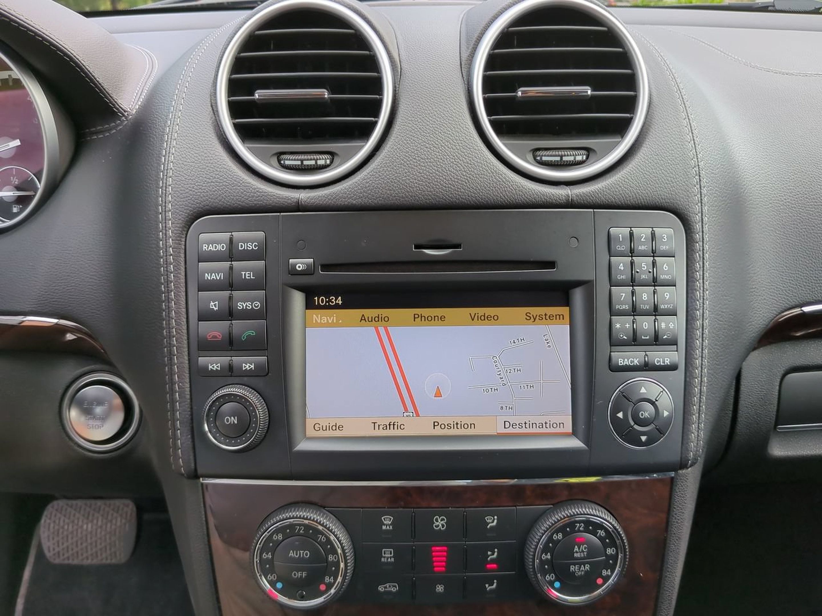 Used 2011 Mercedes-Benz GL 550 4MATIC image 28