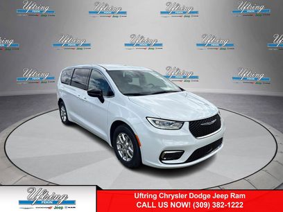 New 2026 Chrysler Pacifica Select