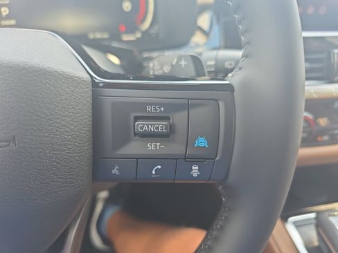 New 2026 Nissan Pathfinder Platinum FWD image 10