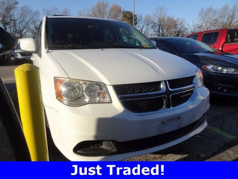 Used 2016 Dodge Grand Caravan SXT image 1