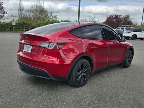 Used 2024 Tesla Model Y Long Range RWD image 7
