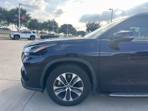 Used 2021 Toyota Highlander XLE FWD image 5