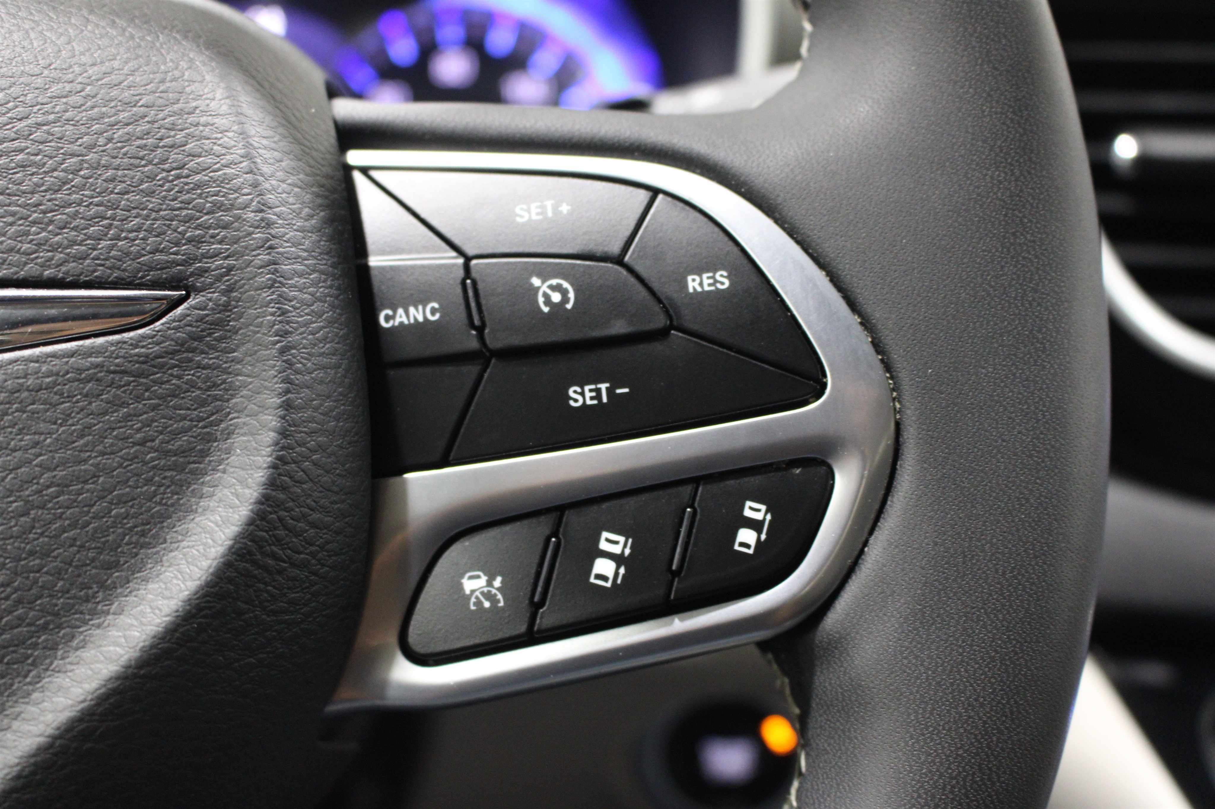 Used 2023 Chrysler Pacifica Touring-L FWD image 13