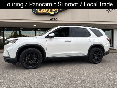 Used 2025 Honda Pilot Touring image 1