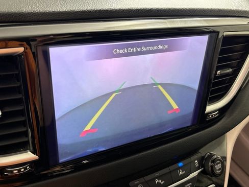 Used 2023 Chrysler Pacifica Touring-L FWD image 31