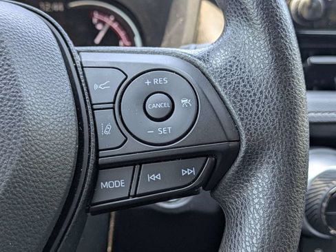 Used 2025 Toyota RAV4 XLE FWD image 25