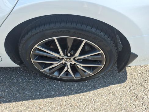Used 2021 Toyota Camry XLE FWD image 6