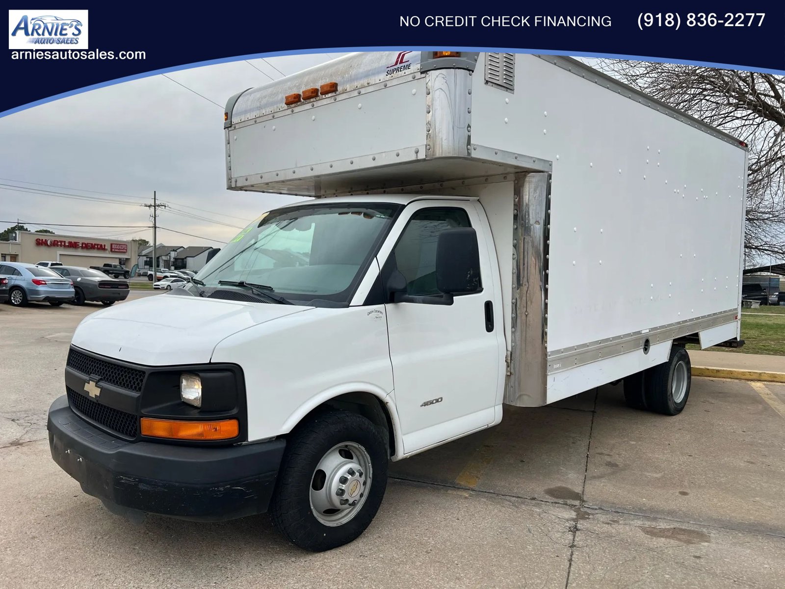 Used 2010 Chevrolet Express 4500 RWD image 2