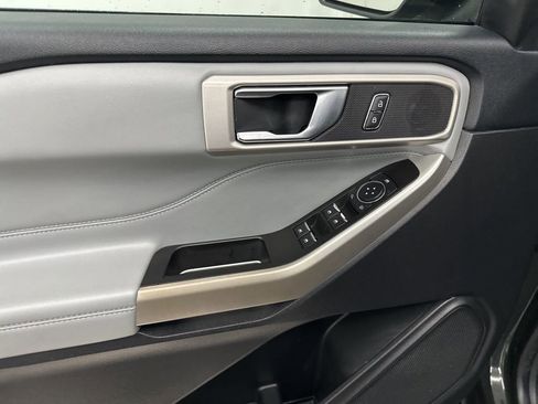 Used 2022 Ford Explorer XLT w/ Equipment Group 202A RWD image 10