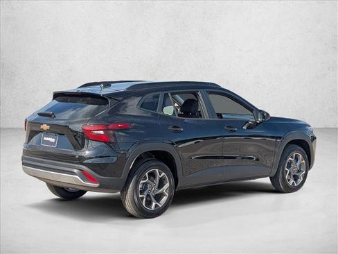 New 2026 Chevrolet Trax LT image 2