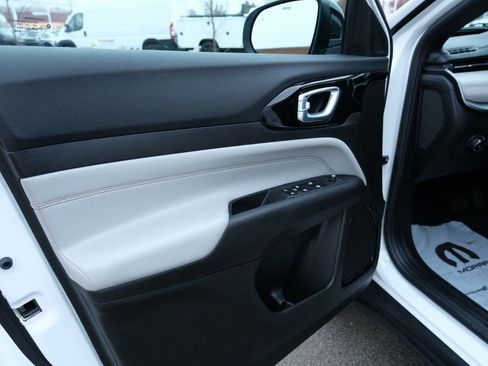 Used 2024 Jeep Compass Limited image 15