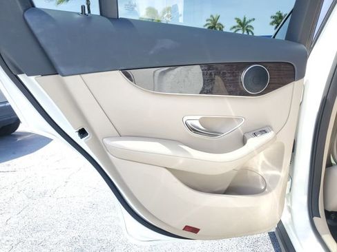 Used 2021 Mercedes-Benz GLC 300 image 22