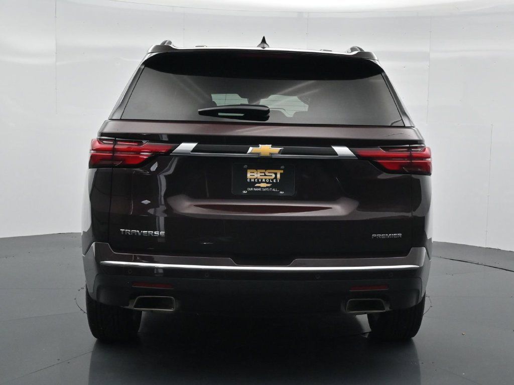 Used 2023 Chevrolet Traverse Premier FWD image 6
