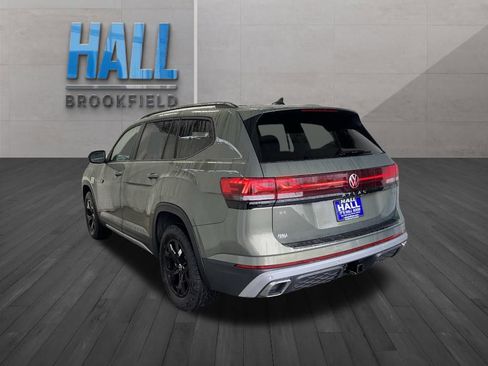 New 2026 Volkswagen Atlas Peak Edition image 3