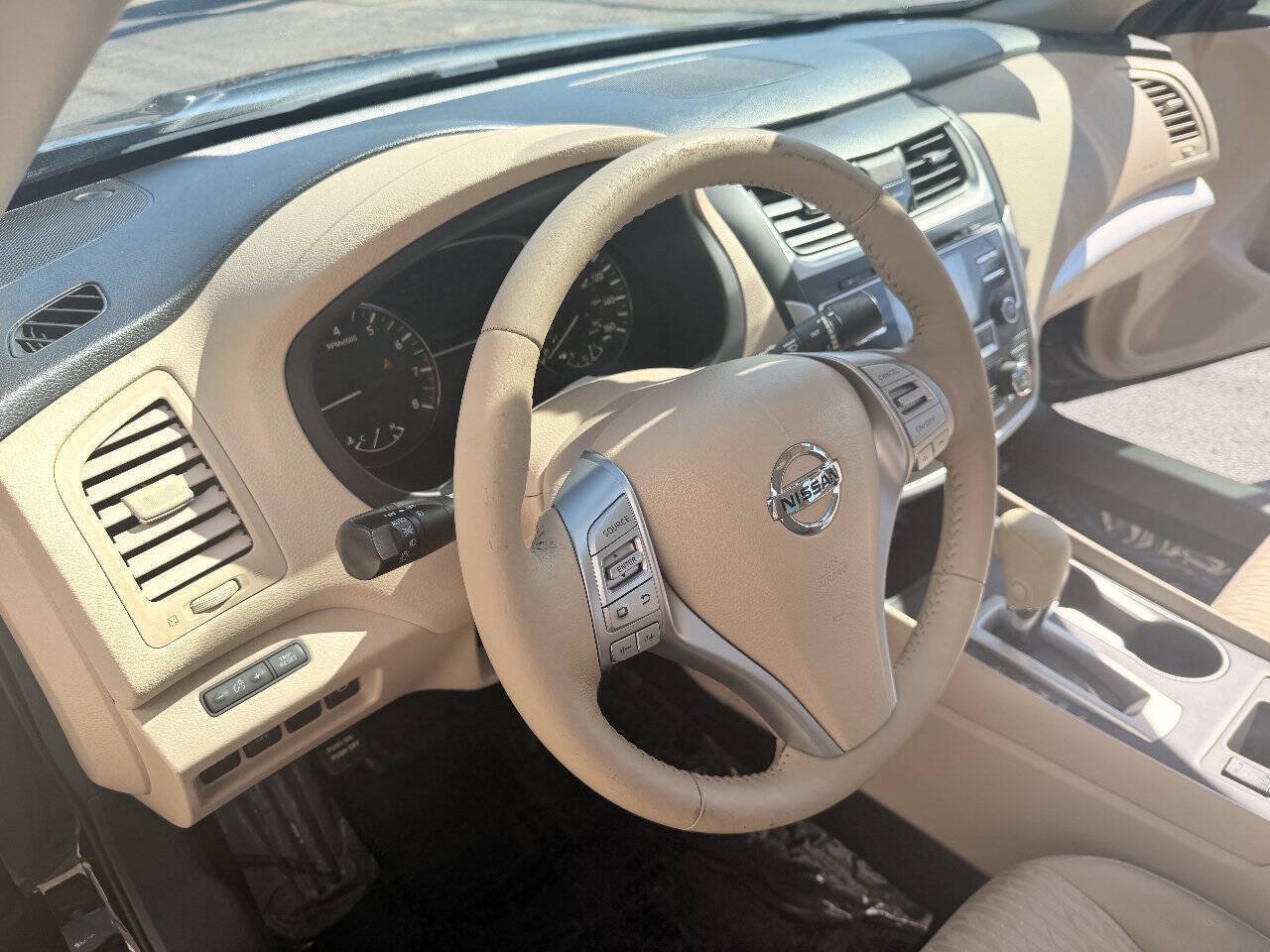 Used 2017 Nissan Altima 2.5 SV w/ Convenience Package FWD image 8