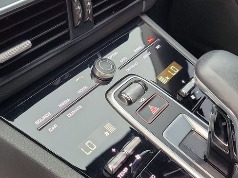 Certified 2023 Porsche Cayenne AWD/4WD image 31
